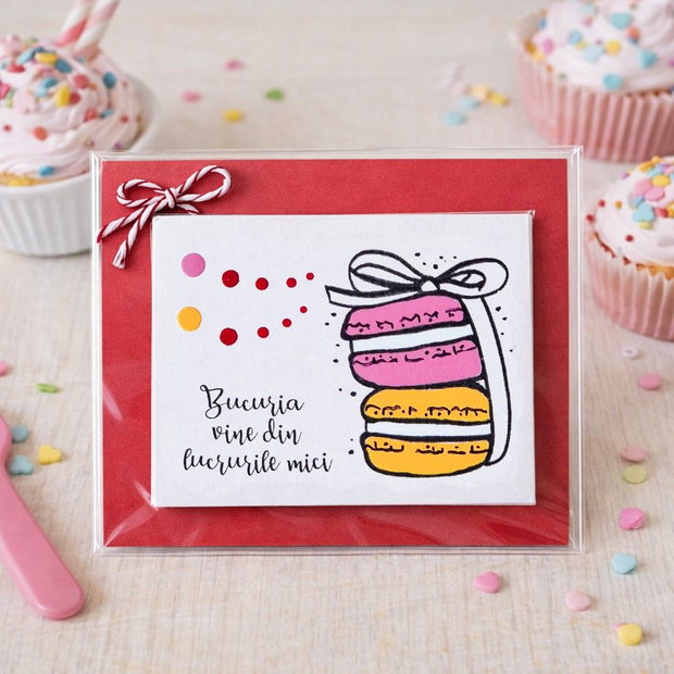 Martisor magnet pictat manual cu mesaj macarons