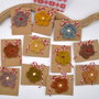 11 martisoare crosetate flori din lana la pret redus (Lot 15)