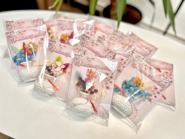 Vază cu flori martisor