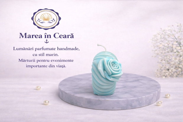 Lumânare decorativă scoică turcoaz cu trandafir ceară de soia, handmade