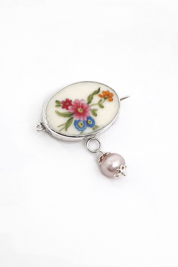 Brosa "Buchet de flori" din argint, perla de cultura si fragment de portelan de Limoges