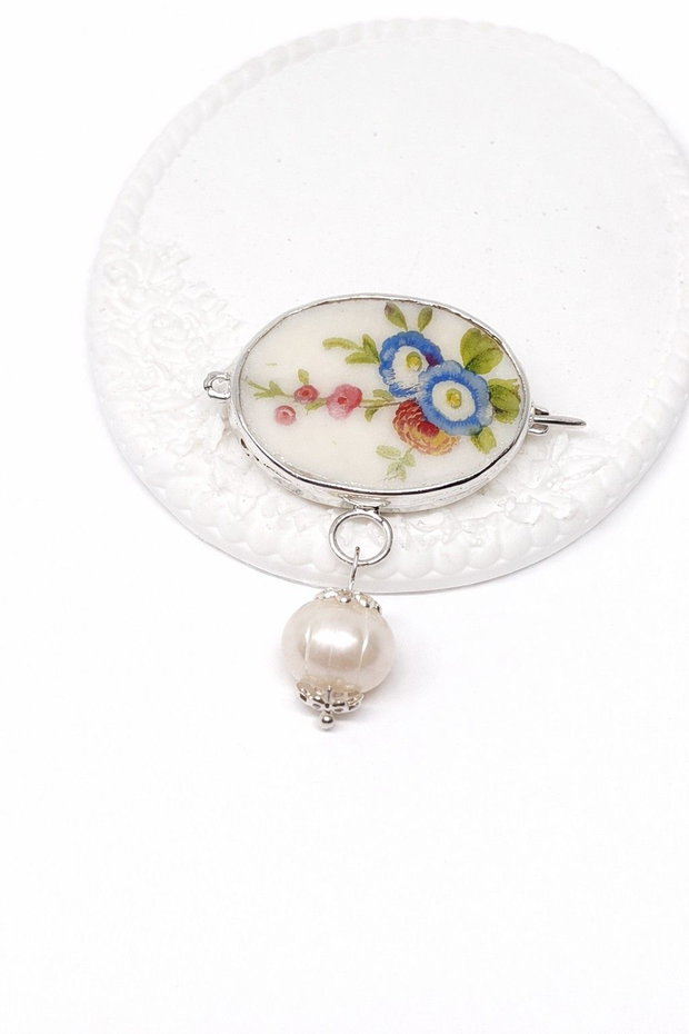 Brosa "Flori Albastre" din argint, perla de cultura si fragment de portelan de Limoges
