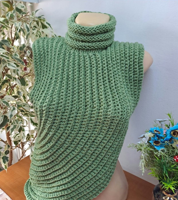Vestă asimetrica verde