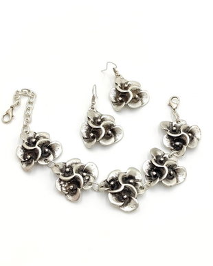 Set bratara si cercei zamac cu flori, Bcz006