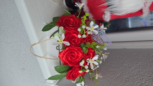 Aranjamente din flori de satin