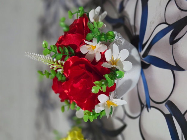 Aranjamente din flori de satin