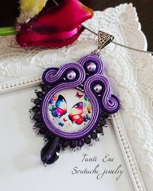Pandantiv soutache mov cu fluturi si cristale