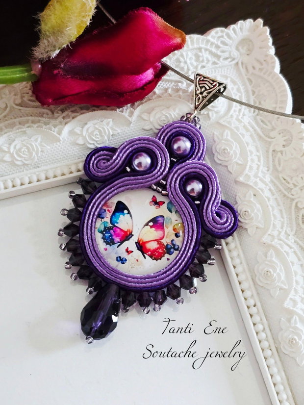 Pandantiv soutache mov cu fluturi si cristale