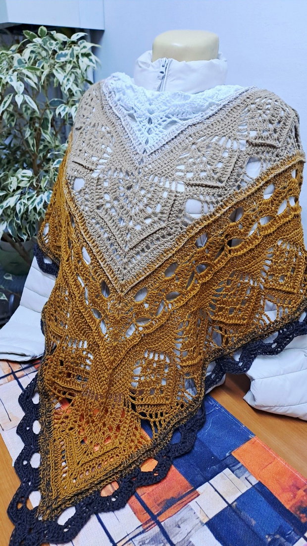 Șal triunghiular croșetat