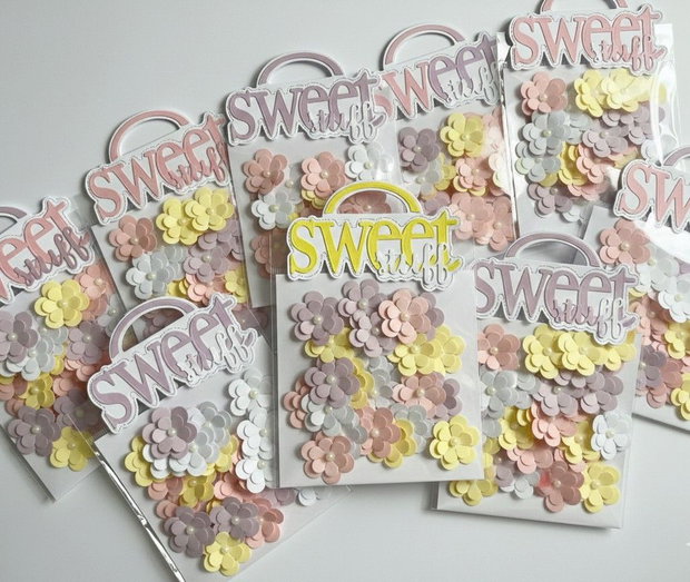 Floricele decorative din carton