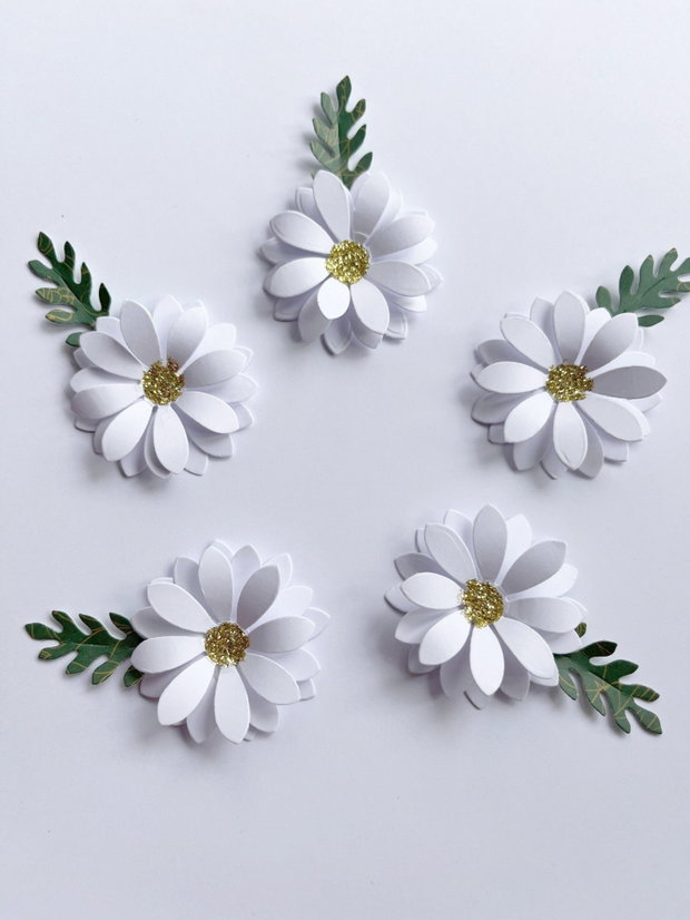 Floricele decorative din carton roz delicat