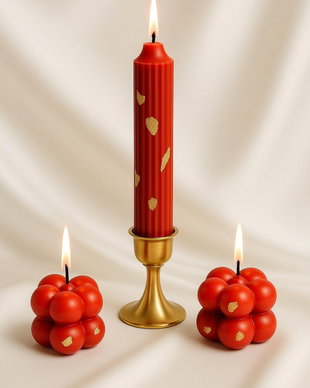 Set lumânări decorative Crimson Royale din ceară de soia cu accente aurii