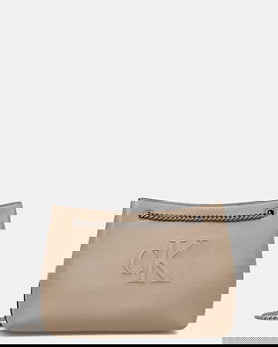 Calvin Klein Jeans poseta