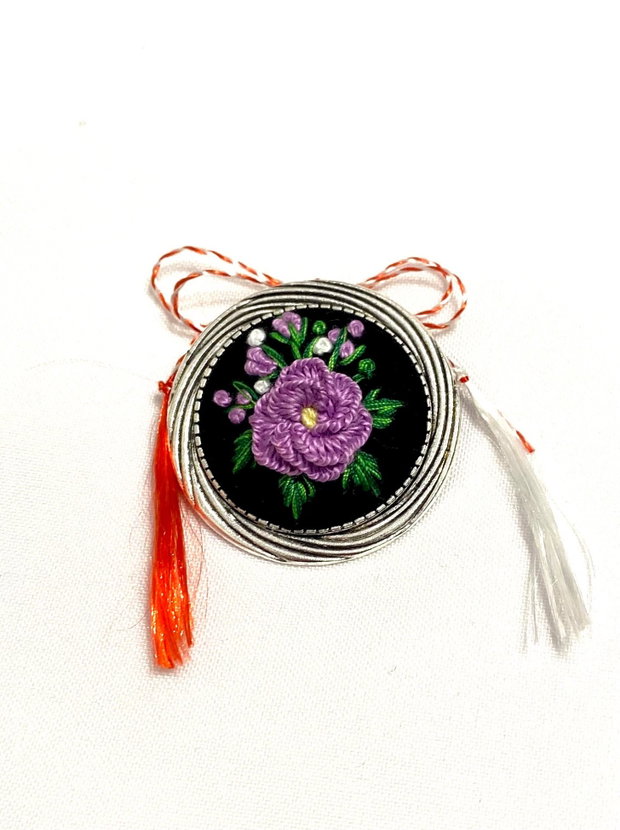 Brosa cu broderie manuala-flori brodate