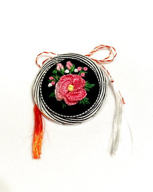 Brosa cu broderie manuala-flori brodate