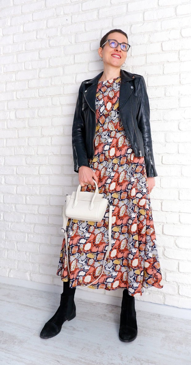 Rochie Lunga Vaporoasa Print Sarpe Caramiziu cu Bleumarin