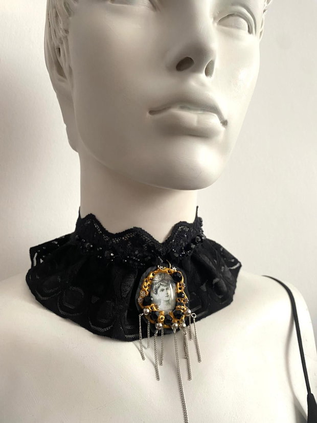 Guler chocker elegant cu accesoriu camee cusuta manual・ Bijuterie unicat・Chocker・Guler・Colier