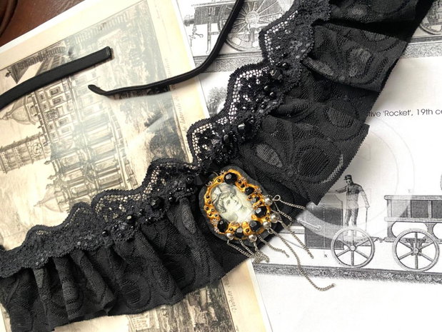 Guler chocker elegant cu accesoriu camee cusuta manual・ Bijuterie unicat・Chocker・Guler・Colier
