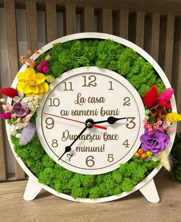 Ceas decorativ cu licheni 8 martie