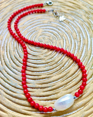 Colier MARTISOR Coral rosu & sidef alb