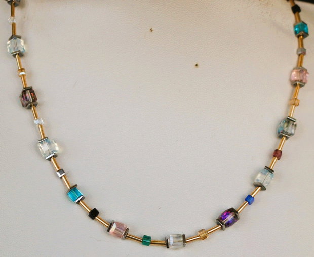 Colier handmade cu cristale tip swarovski