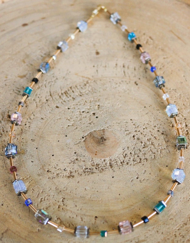 Colier handmade cu cristale tip swarovski