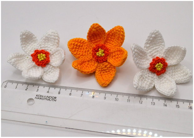 Brosa martisor narcisa crosetata