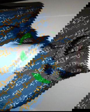 MASSIMO DUTTI,  bluza noua, etichete atasate, colierul cu   rosu, cadou