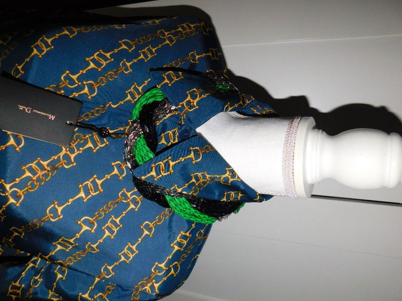 MASSIMO DUTTI, bluza noua, etichete atasate, colierul cu rosu, cadou