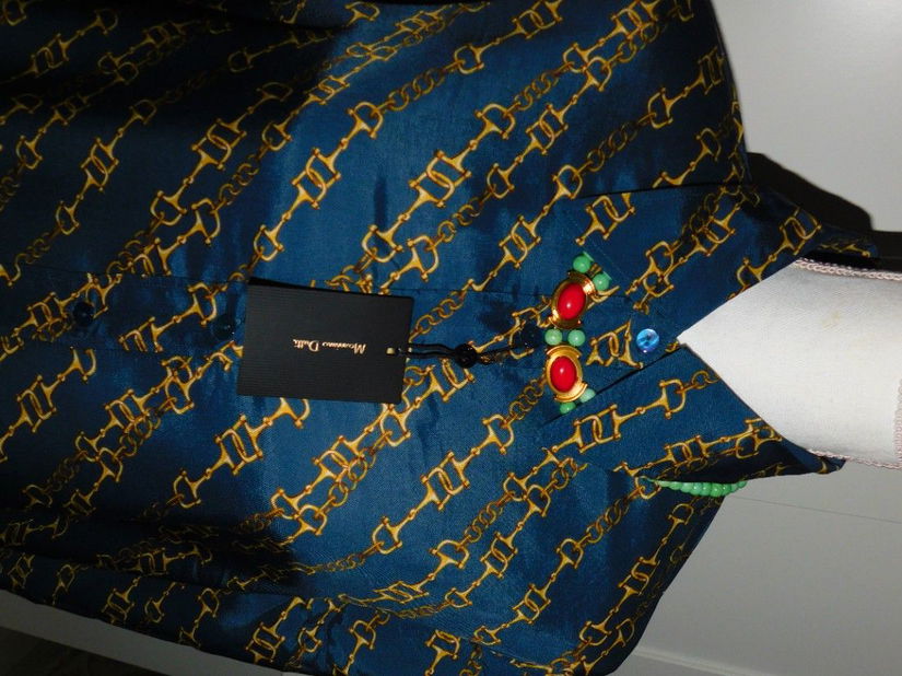 MASSIMO DUTTI, bluza noua, etichete atasate, colierul cu rosu, cadou