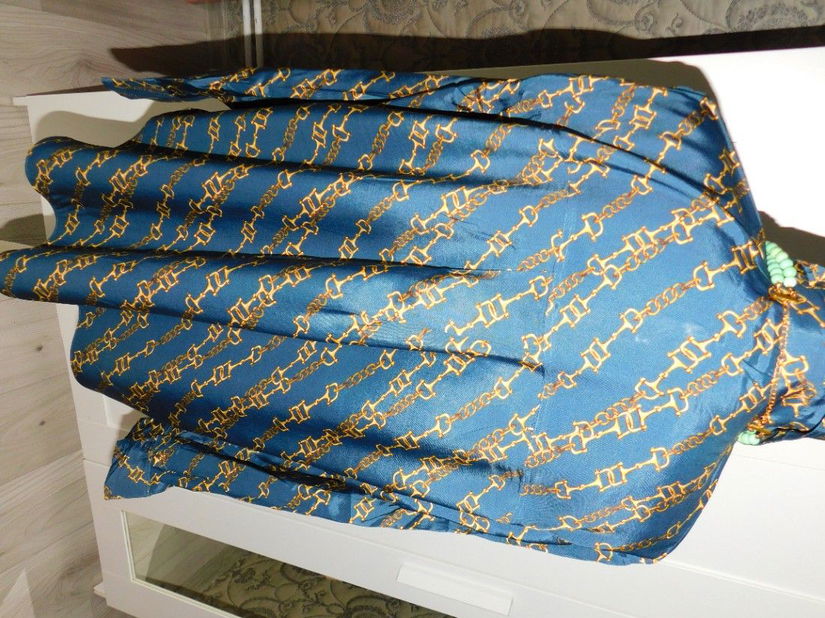 MASSIMO DUTTI, bluza noua, etichete atasate, colierul cu rosu, cadou