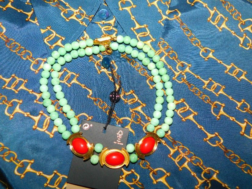 MASSIMO DUTTI, bluza noua, etichete atasate, colierul cu rosu, cadou