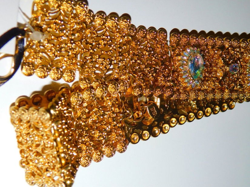 ZARA, curea metalica masiva aurie, metal , sticla, foarte frumoasa, etichete atasate