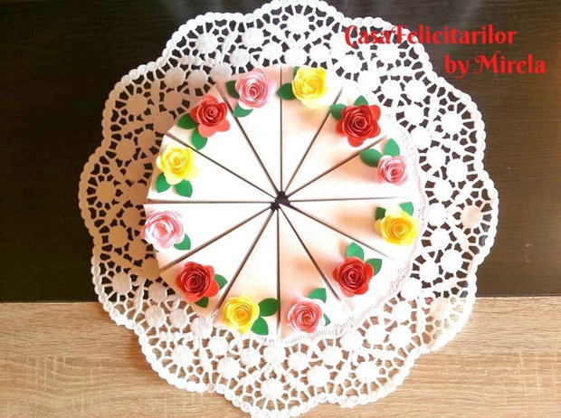 Cutii pentru mărturii sau cadouri  formă felie de tort