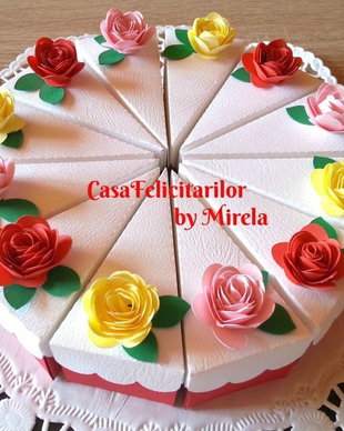 Cutii pentru mărturii sau cadouri  formă felie de tort