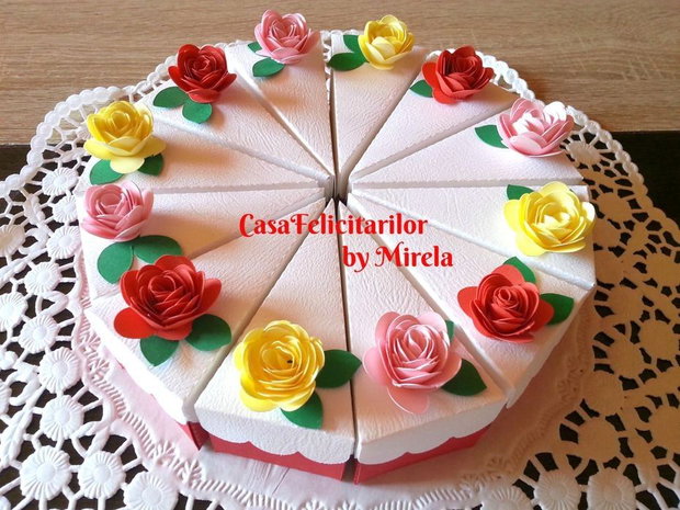 Cutii pentru mărturii sau cadouri  formă felie de tort