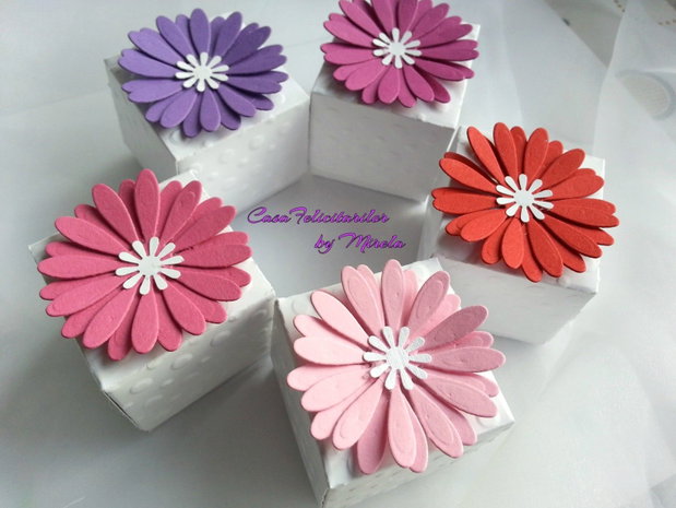 Cutii decorate cu flori