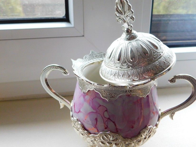 Zaharnita  spectaculoasa, portelan  cu metal    argintat,