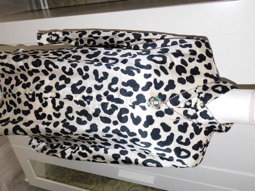 ZARA, bluza noua masura XL, etichete atasate, colier cadou