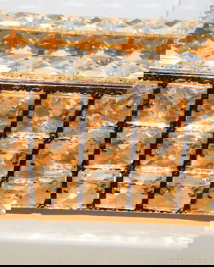 Suport nou,  deosebit, pentru servetele, metal  masiv,  cristale  fatetate