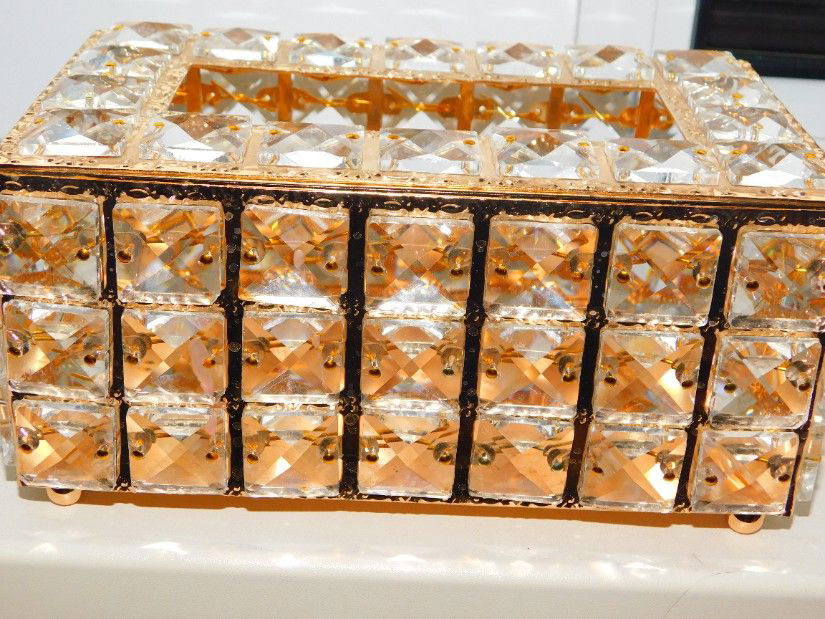 Suport nou,  deosebit, pentru servetele, metal  masiv,  cristale  fatetate