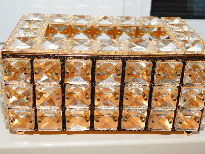 Suport nou,  deosebit, pentru servetele, metal  masiv,  cristale  fatetate