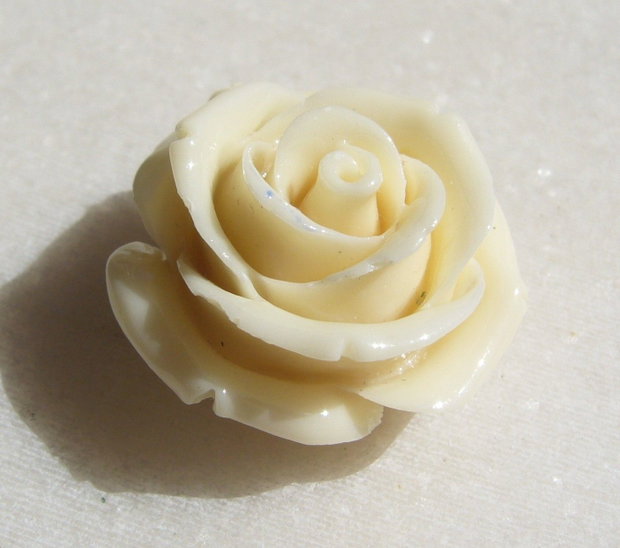 Trandafir rasina aprox 25x15 mm