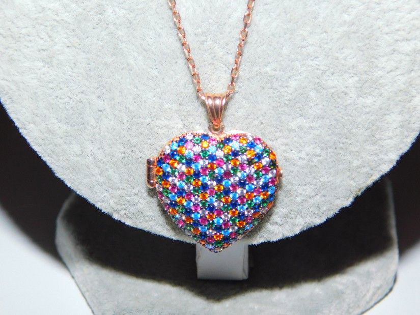 Lantisor nou cu pandantiv inima, caseta  2 poze