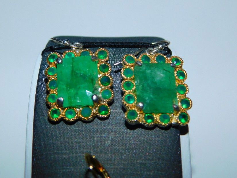 Cercei noi, safire  masive ,  argint , placati cu aur,  cadopu cercei noi    jad