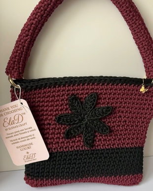 Geantă croșetată handmade bordo cu floare decorativă  ElaD by Elenas Craft