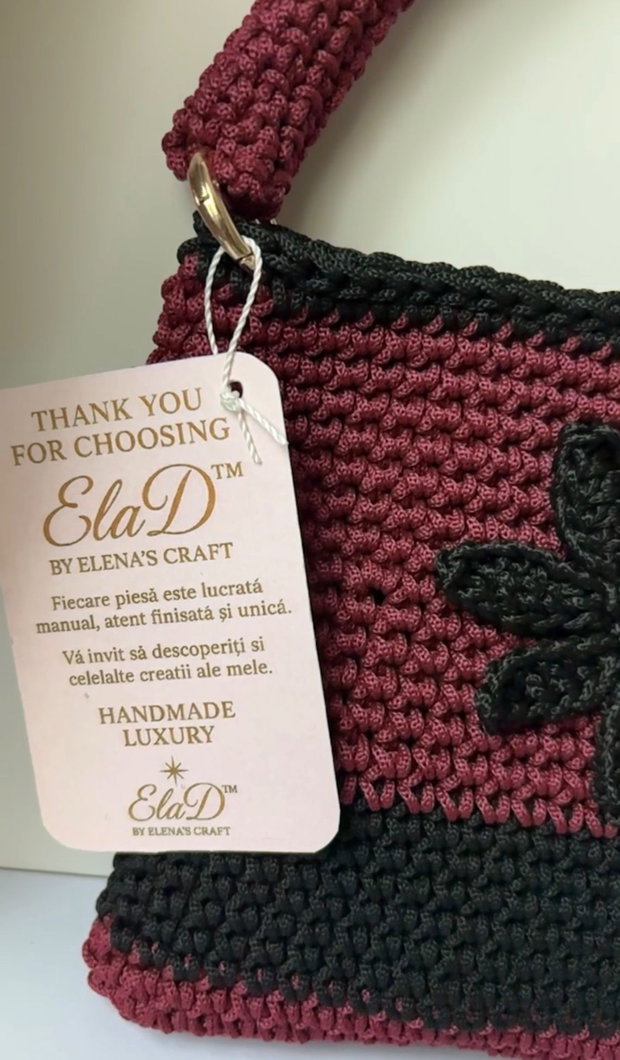 Geantă croșetată handmade bordo cu floare decorativă  ElaD by Elenas Craft