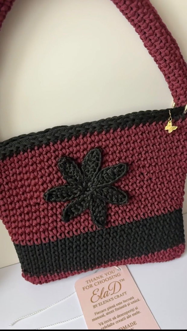 Geantă croșetată handmade bordo cu floare decorativă  ElaD by Elenas Craft