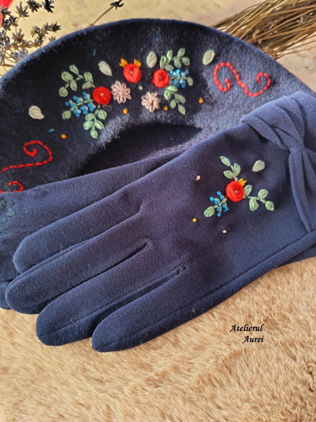 Set: beretă și mănuși cu broderie manuală