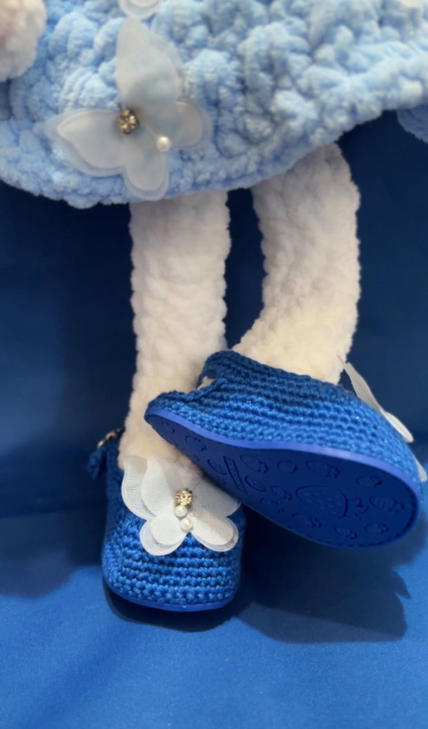 Iepuraș croșetat handmade cu rochiță albastră ElaD by Elenas Craft